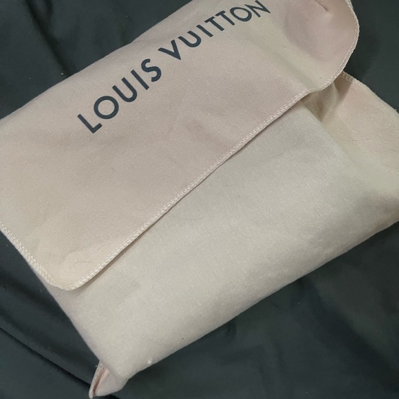 9️⃣0️⃣0️⃣💵Louis Vuitton Toiletry Pouch 19 authentic DISCONTINUED - Picture 4 of 8